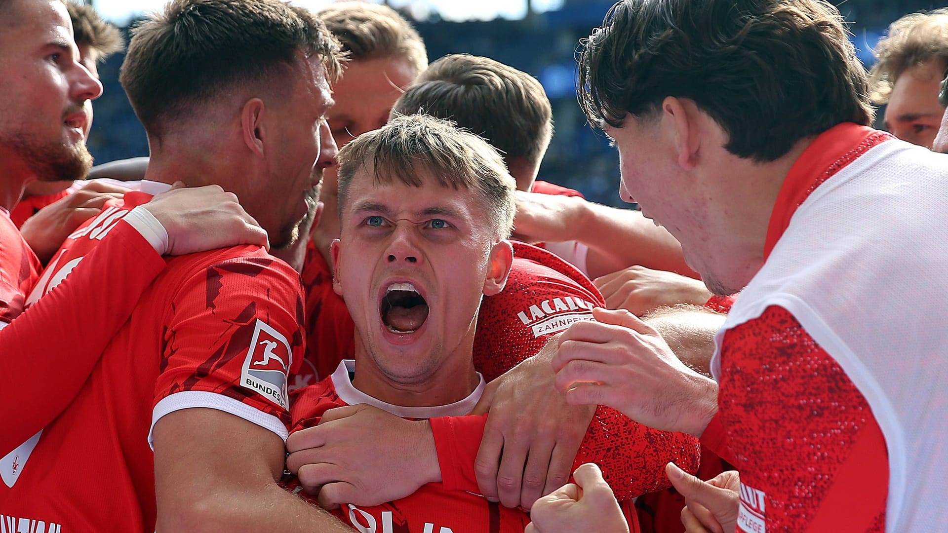 Naatan Skyttä (M.): Er traf per Bogenlampe. Naatan Skyttä (M.): Er traf per Bogenlampe.