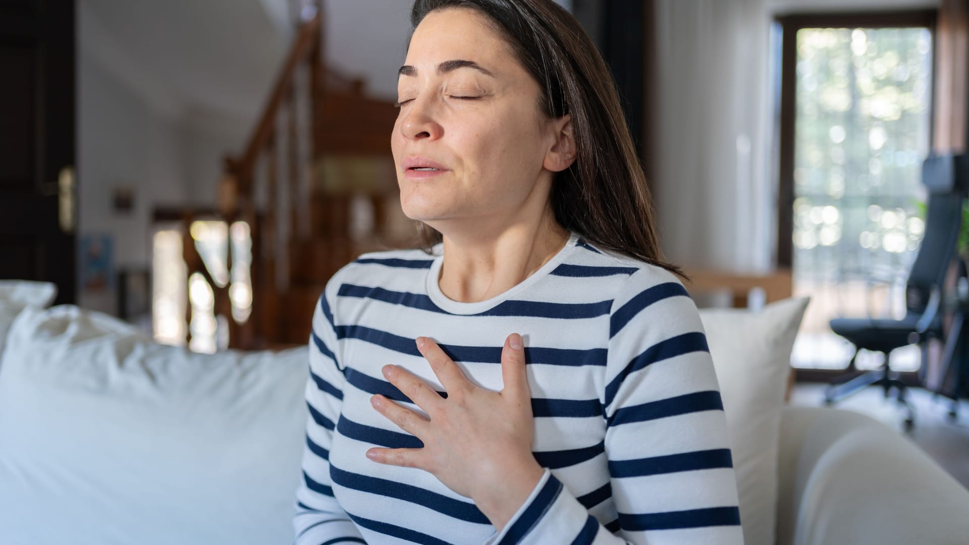 Atemnot und Kurzatmigkeit: Frauen haben oft andere Symptome eines Herzinfarkts. Atemnot und Kurzatmigkeit: Frauen haben oft andere Symptome eines Herzinfarkts.