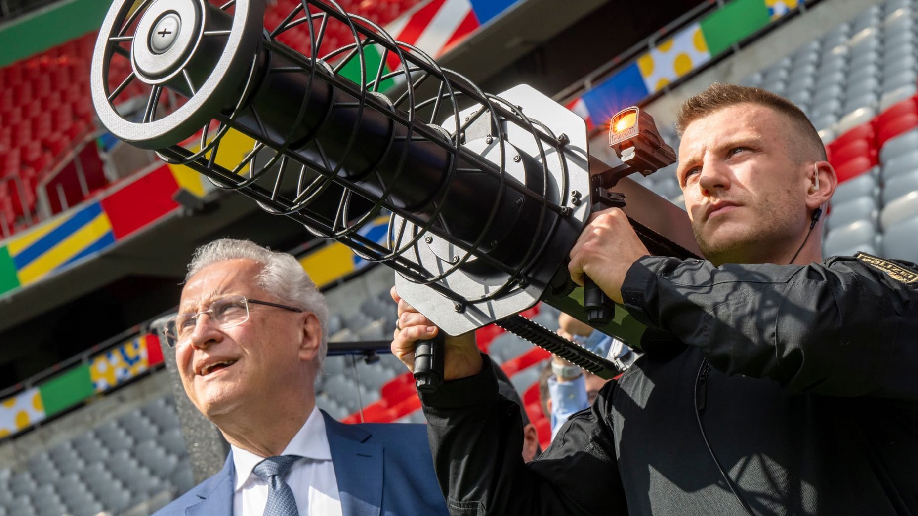 urn:newsml:dpa.com:20090101:251007-935-877804 urn:newsml:dpa.com:20090101:251007-935-877804