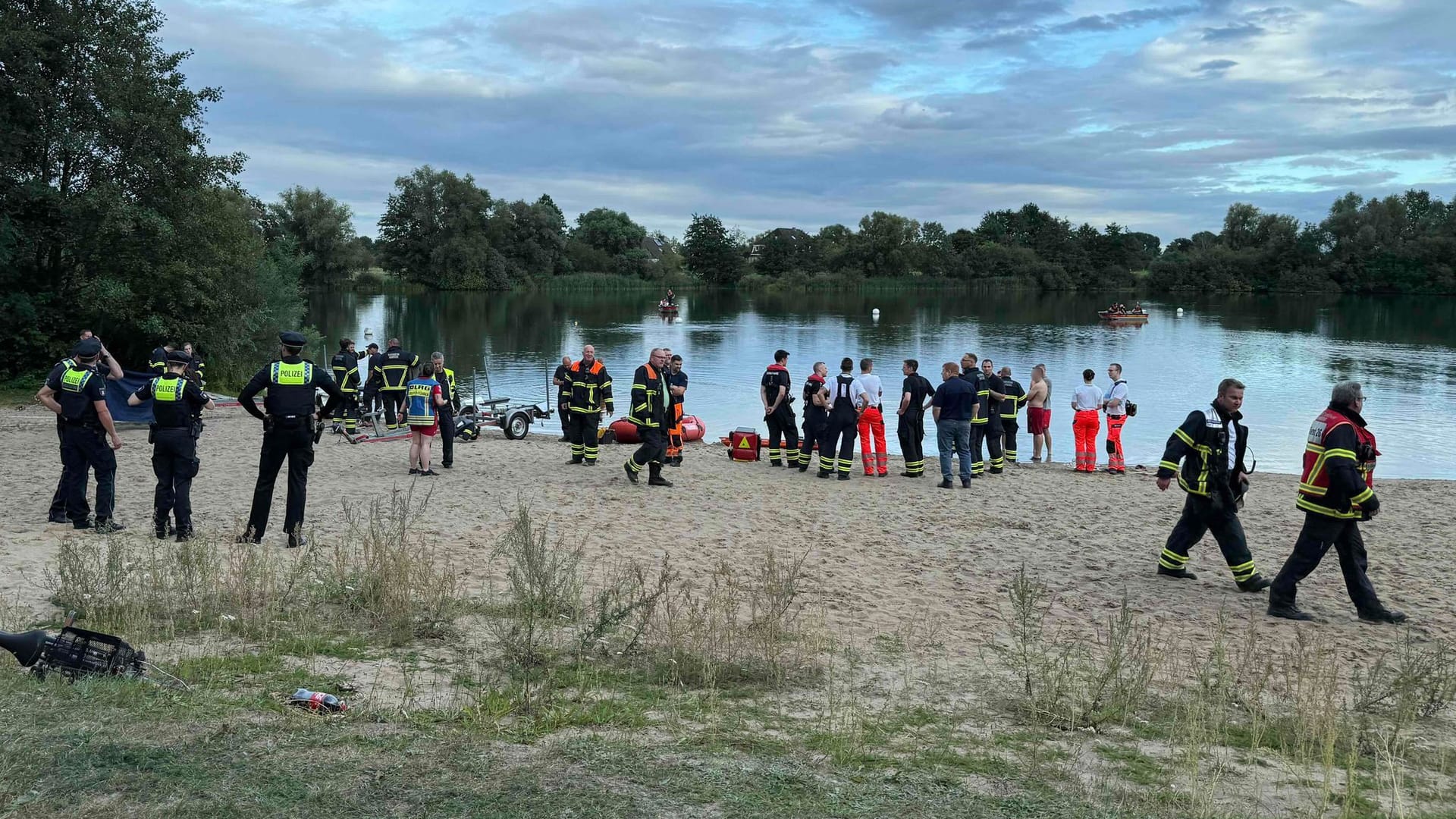 Schwimmer geht in See in Hamburg unter Schwimmer geht in See in Hamburg unter