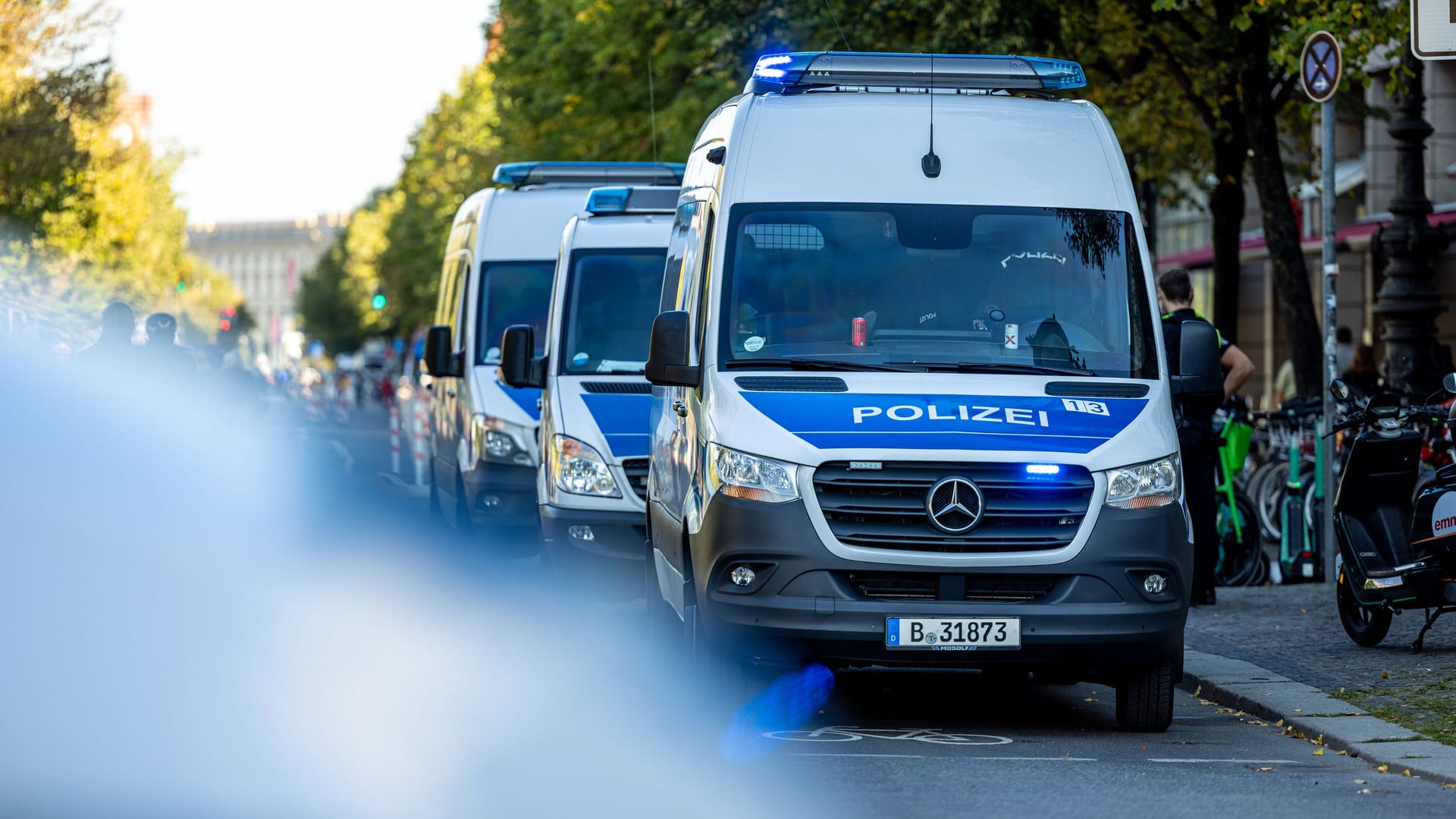 Polizeiwagen (Archivbild): In Berlin ist die Behörde auf den Jahrestag zum Hamas-Massaker eingestellt. Polizeiwagen (Archivbild): In Berlin ist die Behörde auf den Jahrestag zum Hamas-Massaker eingestellt.
