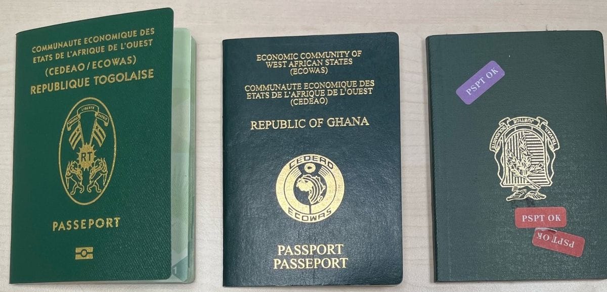 Die Reisepässe: Die Polizei ermittelt auch gegen deren Besitzer. Die Reisepässe: Die Polizei ermittelt auch gegen deren Besitzer.