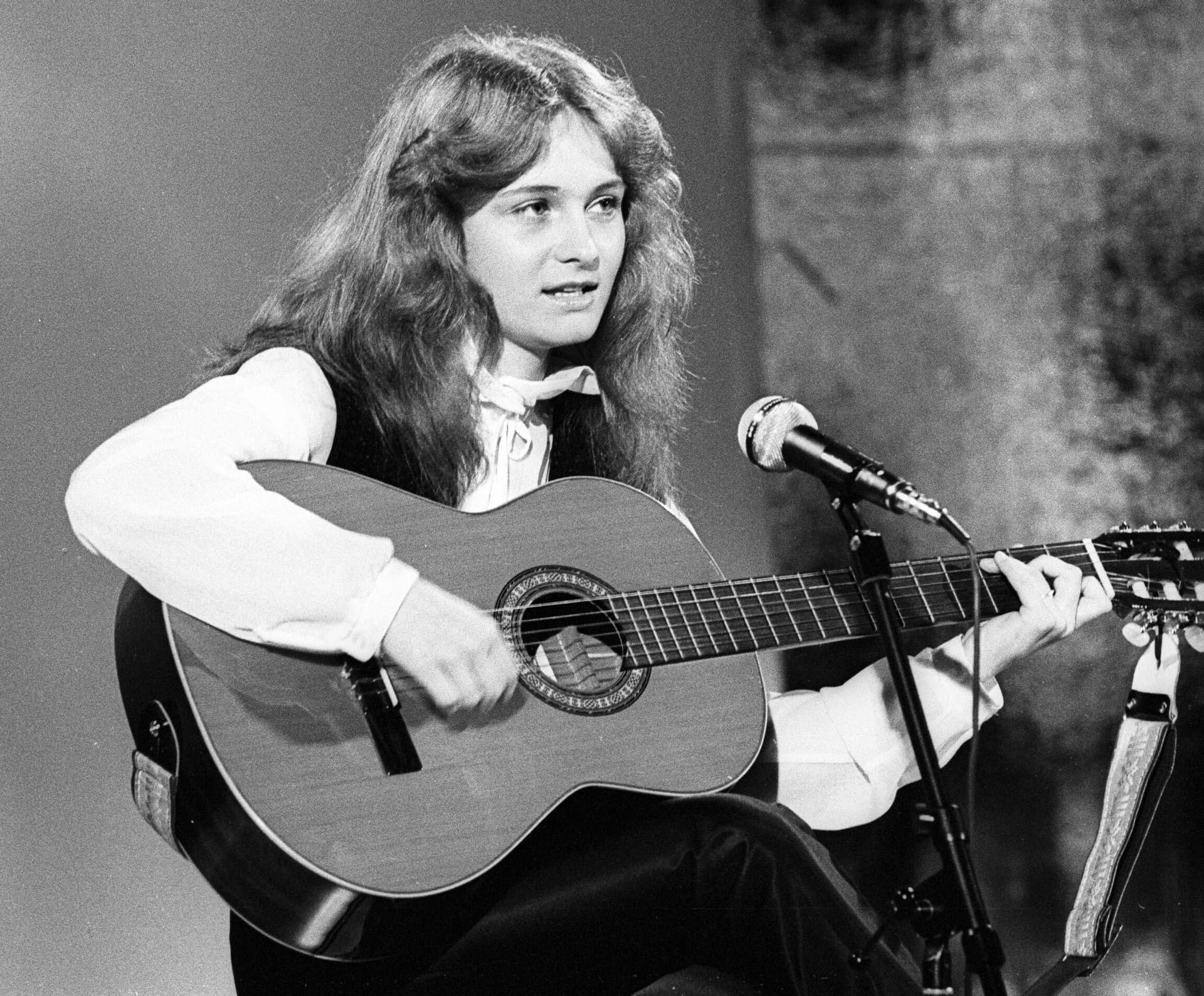 1982: Nicole gewinnt den ESC mit dem Song "Ein bisschen Frieden". 1982: Nicole gewinnt den ESC mit dem Song "Ein bisschen Frieden".