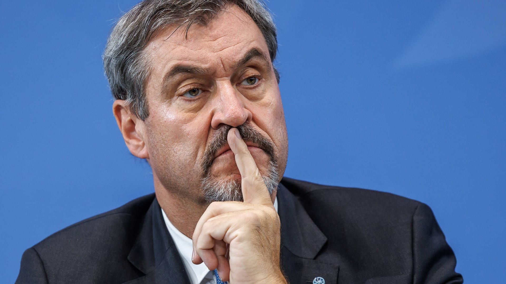 Markus Söder: Inzwischen haben nicht wenige in der CSU den Eindruck, der Ministerpräsident ist bei Social Media aktiver als im Amt. Markus Söder: Inzwischen haben nicht wenige in der CSU den Eindruck, der Ministerpräsident ist bei Social Media aktiver als im Amt.