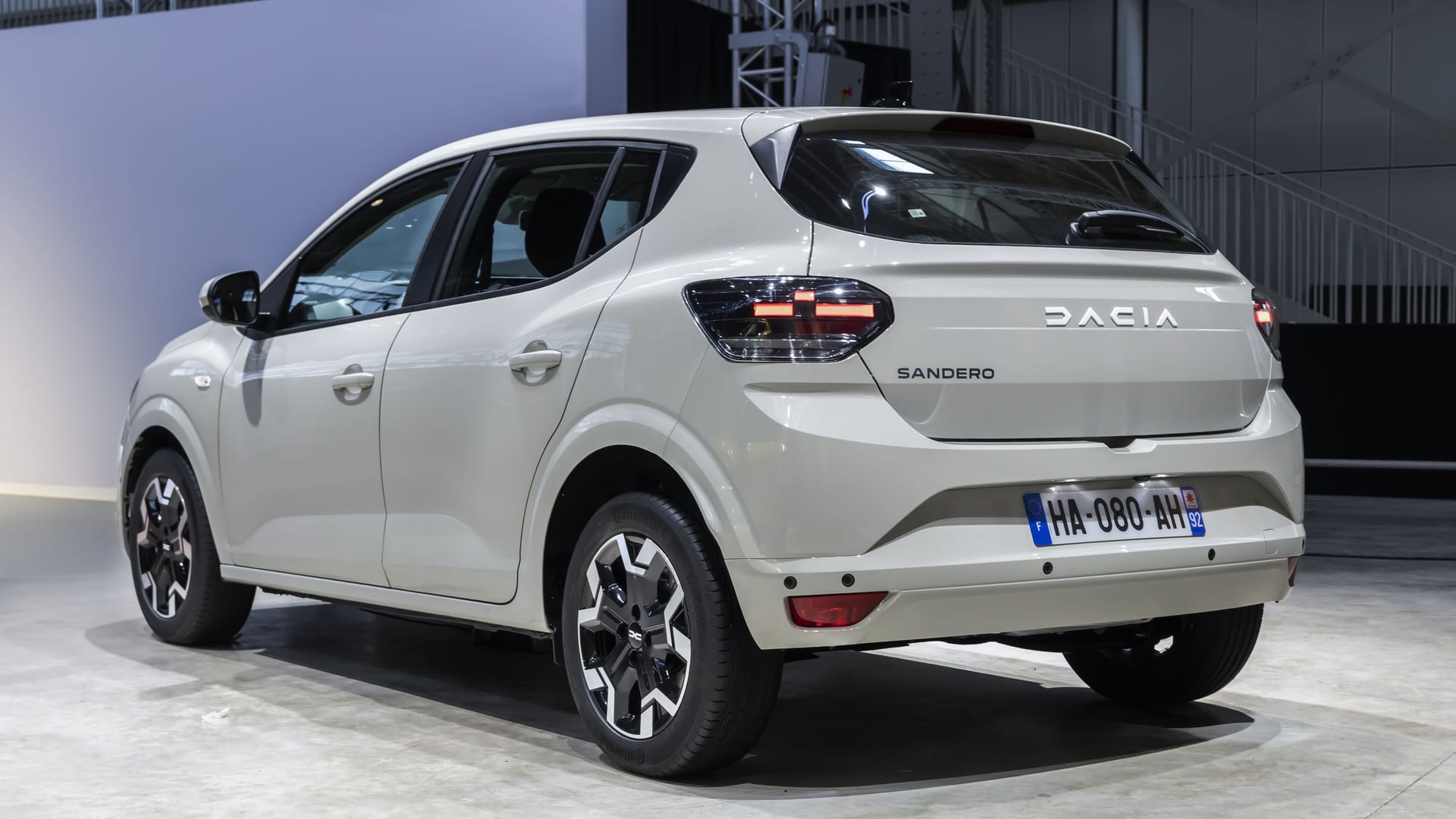 Frisch: Am Heck fällt vor allem die neue Grafik der Rückleuchten auf. Frisch: Am Heck fällt vor allem die neue Grafik der Rückleuchten auf.