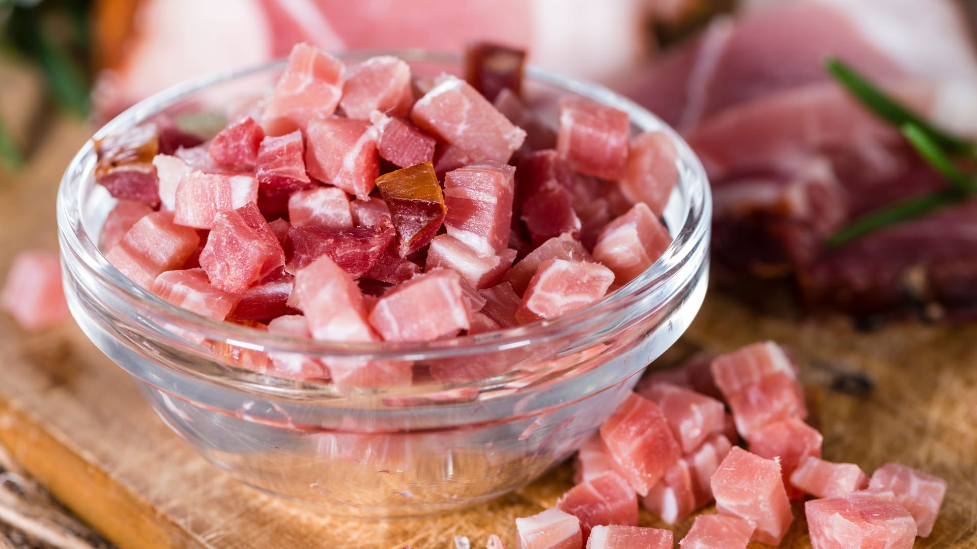 Rohschinkenwürfel (Symbolbild): Edeka ruft ein Produkt wegen möglicher Fremdkörper zurück.