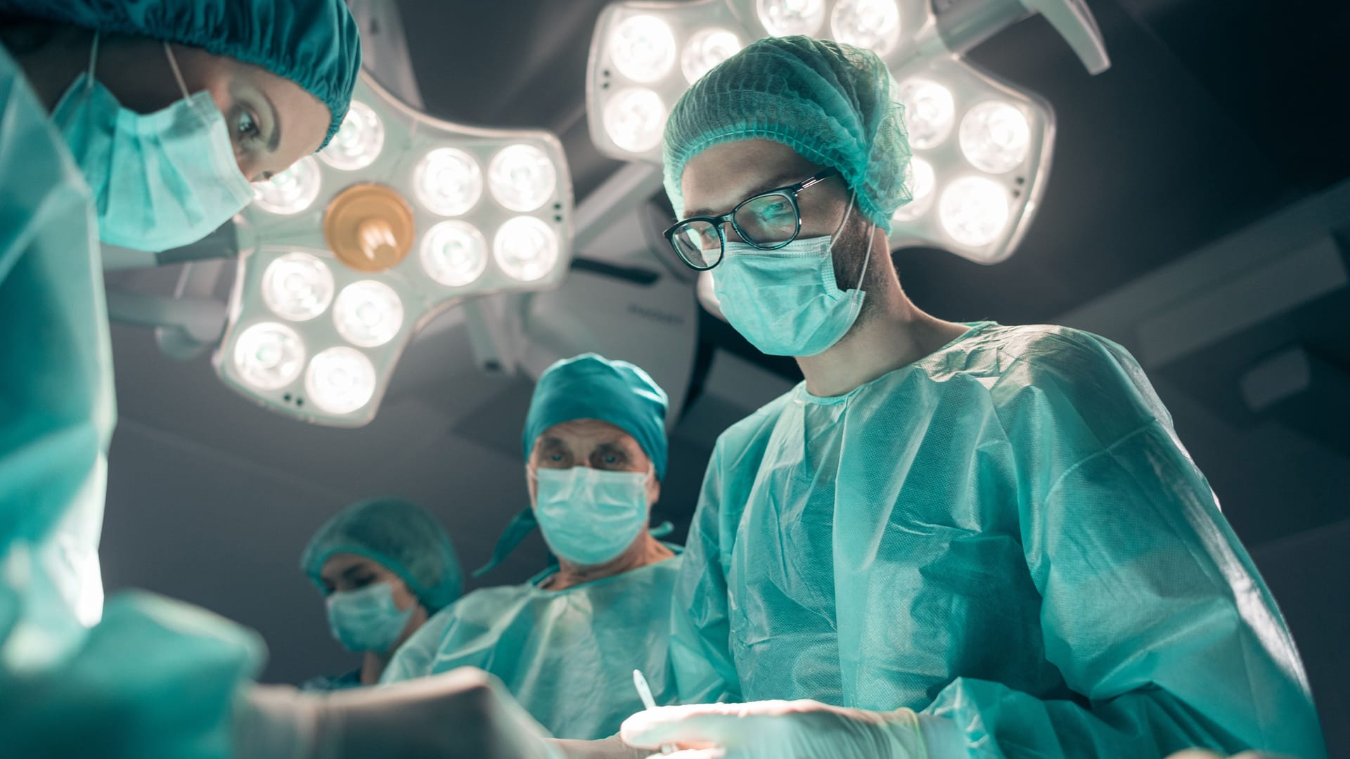 Im Operationssaal: Behandlungsfehler kosten das Gesundheitssystem viel Geld.