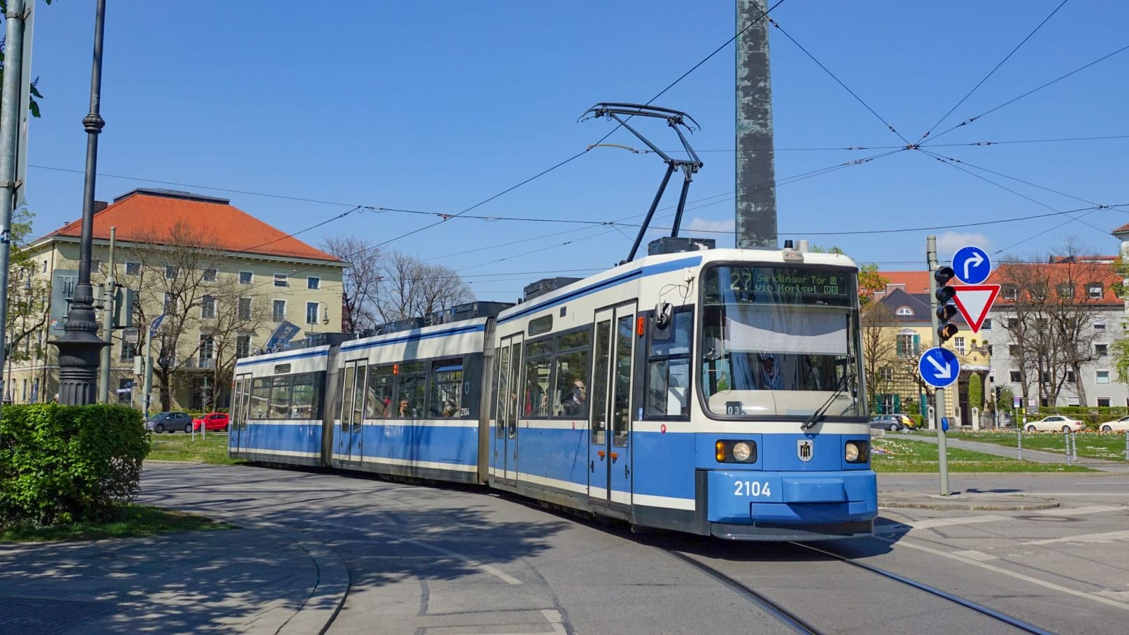 Eine Straßenbahn der Serie R2.2a (Archivbild): Eine Straßenbahn der Serie R2.2a (Archivbild):