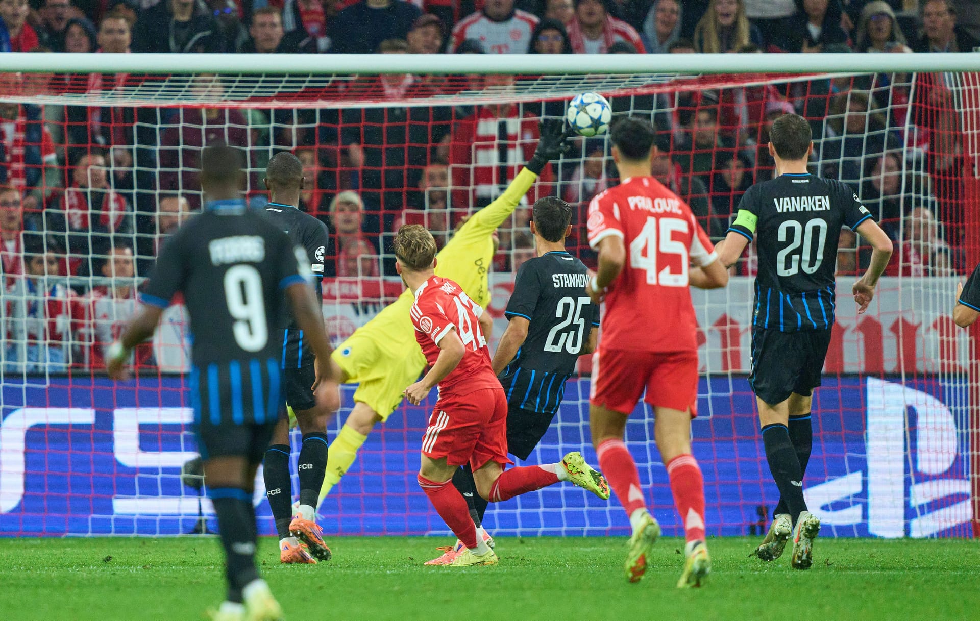 Lennart Karl brachte die Münchner gegen Brügge sehenswert in Führung. Lennart Karl brachte die Münchner gegen Brügge sehenswert in Führung.