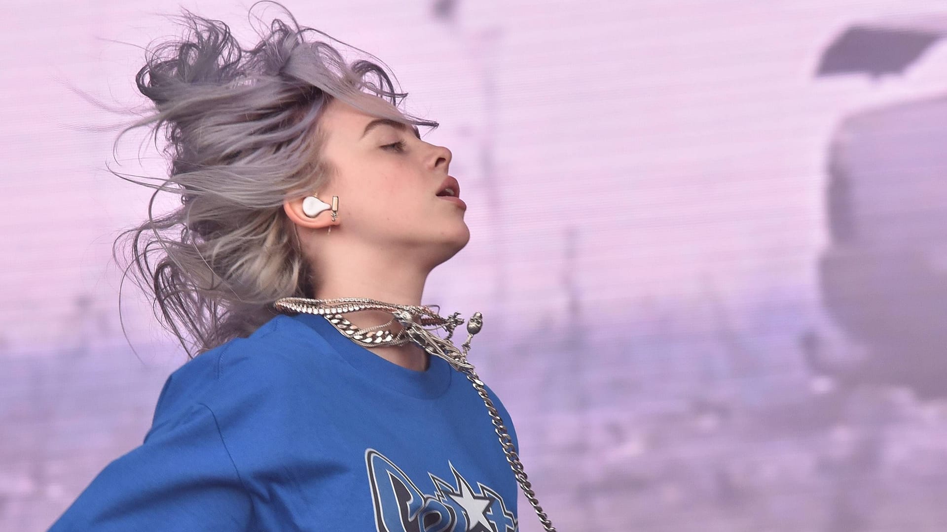 Billie Eilish: Die Sängerin scheint öfter mit ihren Fans aneinanderzugeraten. Billie Eilish: Die Sängerin scheint öfter mit ihren Fans aneinanderzugeraten.