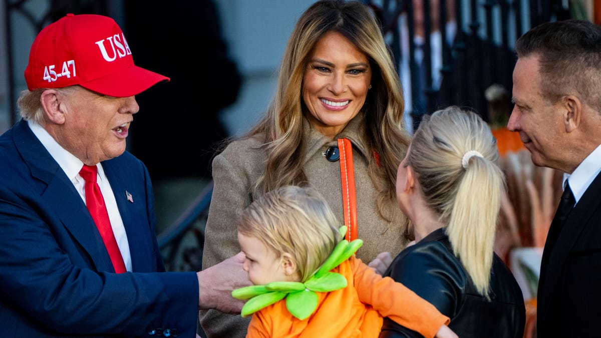 Halloween im Weißen Haus: Melania Trumps Kürbisdeko erntet heftige Kritik