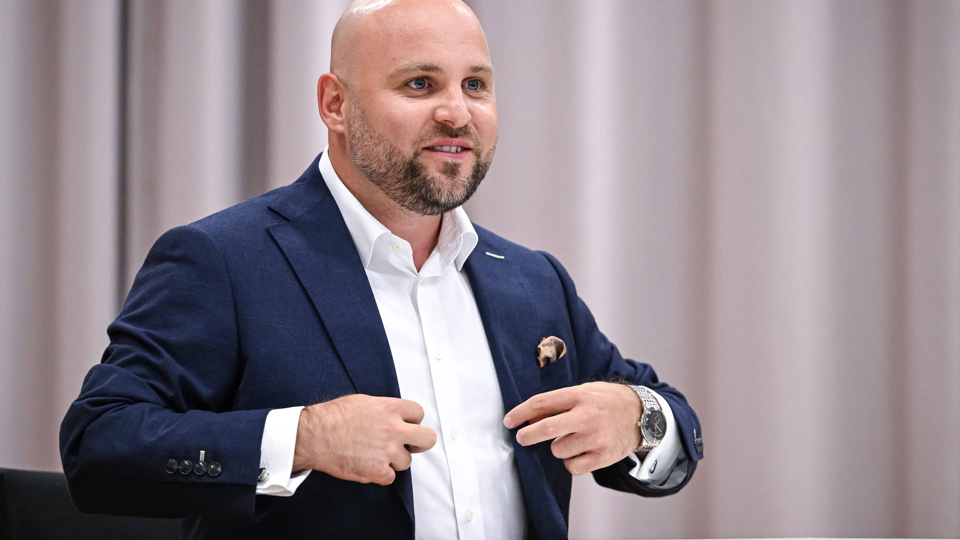 Markus Frohnmaier, AfD-Chef in Baden-Württemberg, bei einer Podiumsdiskussion Anfang September. Markus Frohnmaier, AfD-Chef in Baden-Württemberg, bei einer Podiumsdiskussion Anfang September.