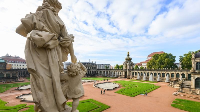 Blick in den sanierten Innenhof des Dresdner Zwingers: Mit einer feierlichen Übergabe eröffnet die Anlage des berühmten Dresdner Zwingers heute nach viereinhalb Jahren Sanierungsarbeiten wieder komplett für Besucher.