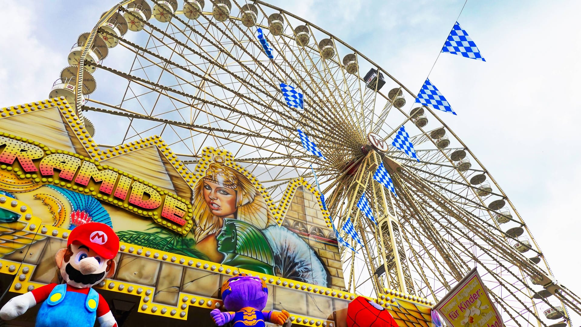 Oktoberfest auf dem Schützenplatz in Hannover (Archivbild): Noch bis zum 12. Oktober können sich Besucher hier amüsieren. Oktoberfest auf dem Schützenplatz in Hannover (Archivbild): Noch bis zum 12. Oktober können sich Besucher hier amüsieren.
