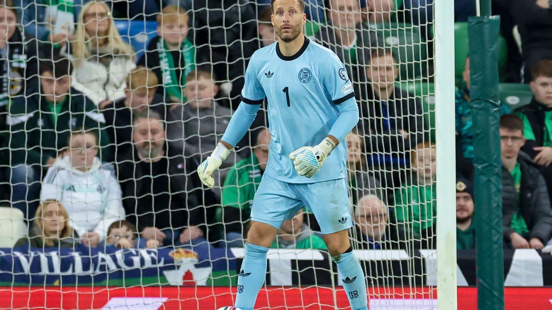 Oliver Baumann: Im Spiel mit dem Ball überraschend schwach, schlug die Bälle teilweise sehr unpräzise weg. Leitete so beispielsweise in der 60. Minute eine gute nordirische Chance ein, weil Kimmich versuchte, die verunglückte Kugel zu retten. Wenn aber der Ball auf sein Tor kam, war er da. Note 3 Oliver Baumann: Im Spiel mit dem Ball überraschend schwach, schlug die Bälle teilweise sehr unpräzise weg. Leitete so beispielsweise in der 60. Minute eine gute nordirische Chance ein, weil Kimmich versuchte, die verunglückte Kugel zu retten. Wenn aber der Ball auf sein Tor kam, war er da. Note 3