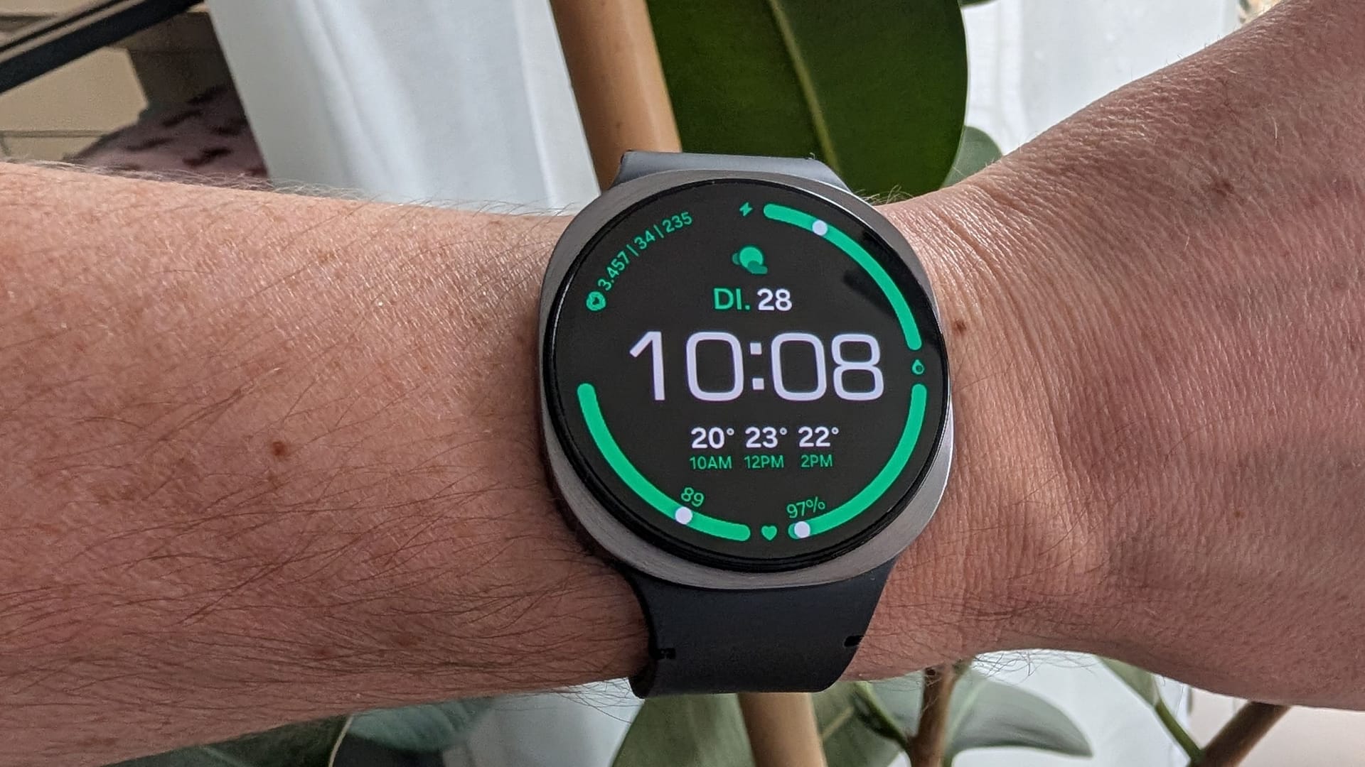 Samsung Galaxy Watch 8: Die wichtigsten Funktionen werden übersichtlich angezeigt. Samsung Galaxy Watch 8: Die wichtigsten Funktionen werden übersichtlich angezeigt.