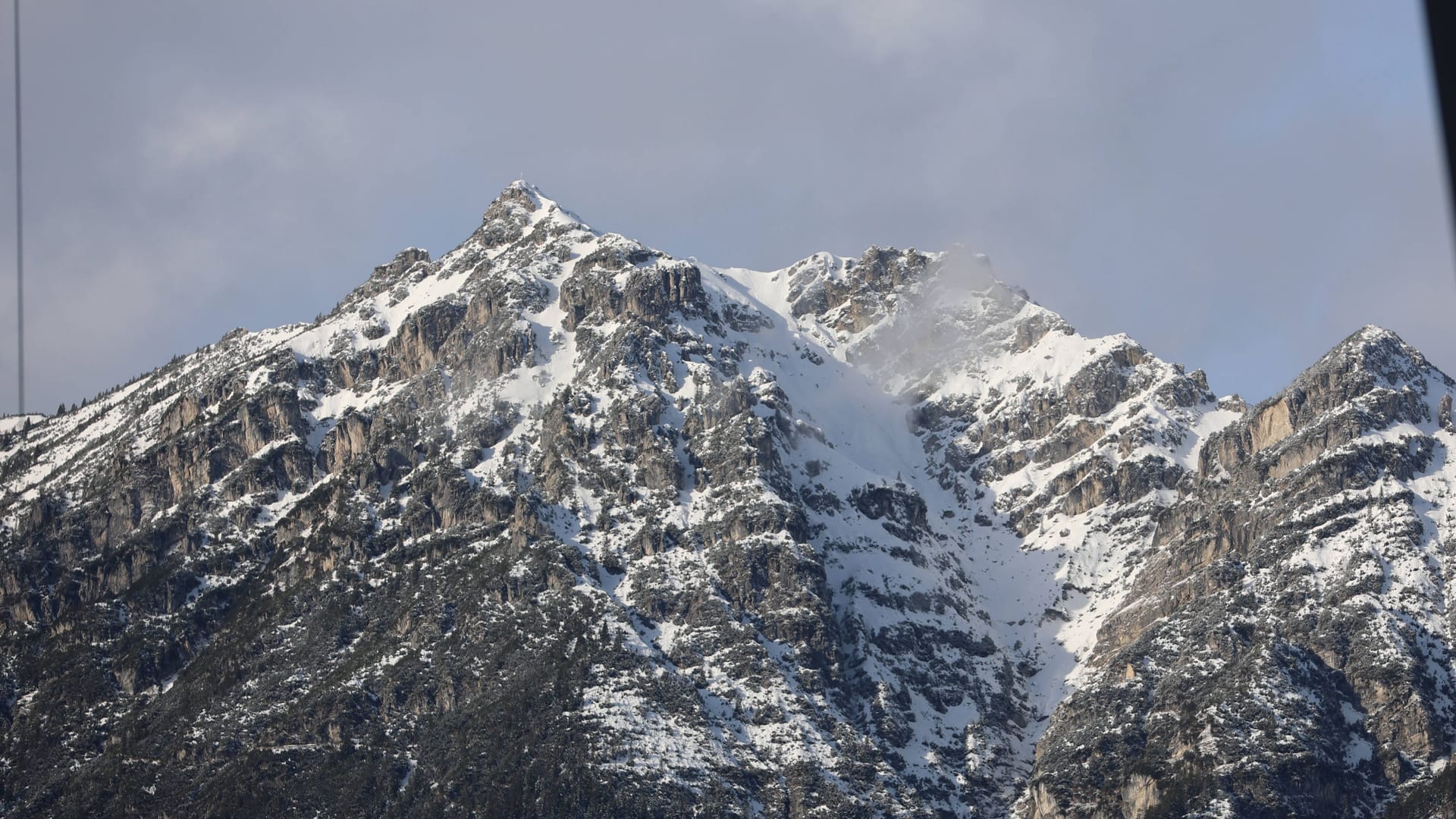 Die Kramer-Spitze bei Garmisch-Partenkirchen. Hier wurde eine Wanderin gefunden. (Archivbild) Die Kramer-Spitze bei Garmisch-Partenkirchen. Hier wurde eine Wanderin gefunden. (Archivbild)