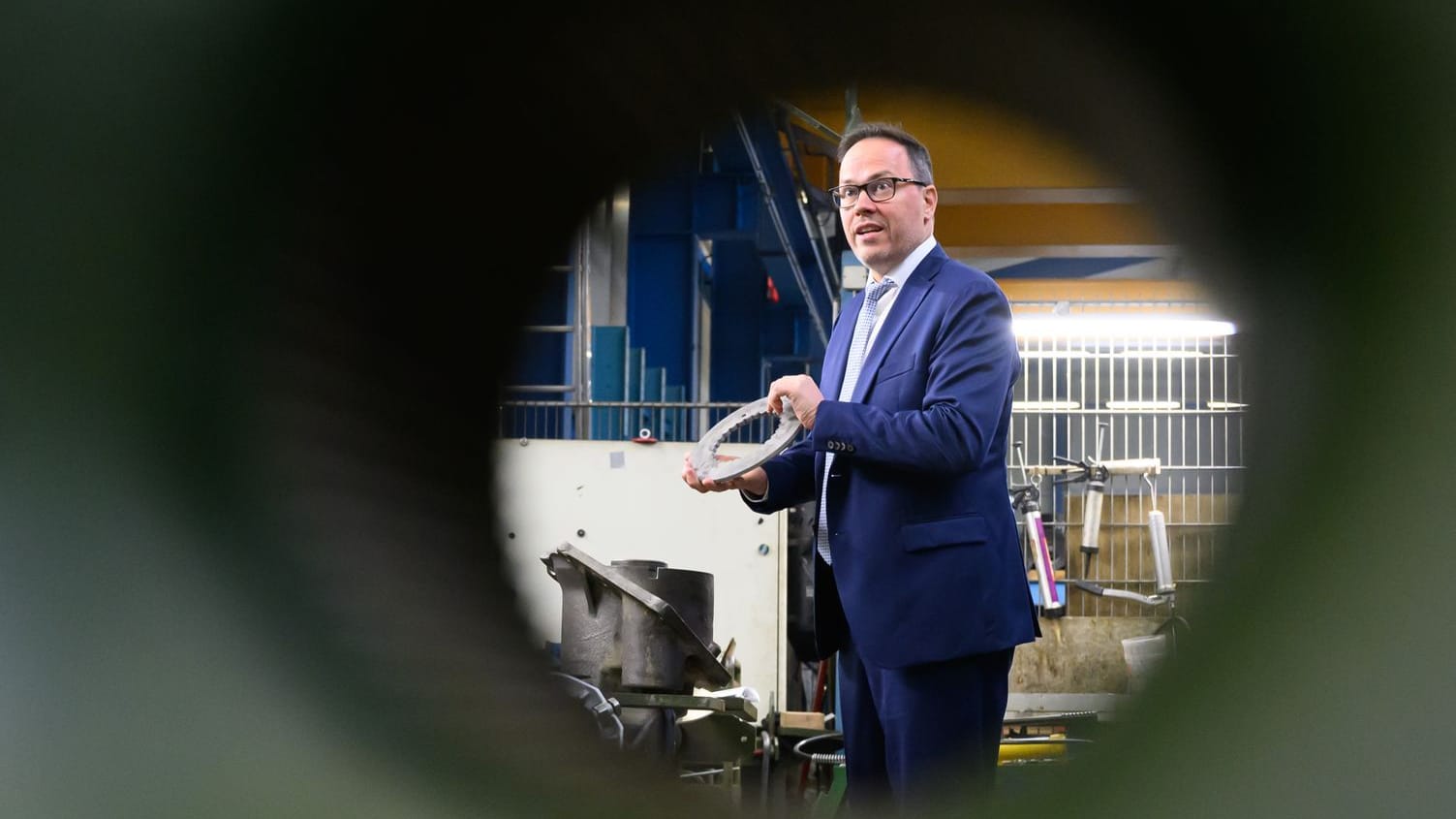 urn:newsml:dpa.com:20090101:251015-911-007412