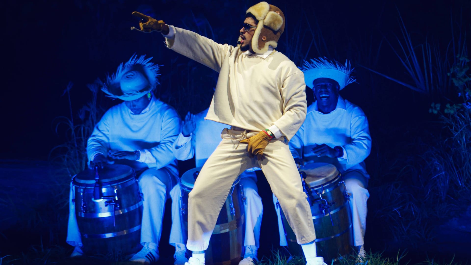 Latino-Weltstar Bad Bunny: Trump-Anhängern platzte wegen ihm der Kragen. Latino-Weltstar Bad Bunny: Trump-Anhängern platzte wegen ihm der Kragen.