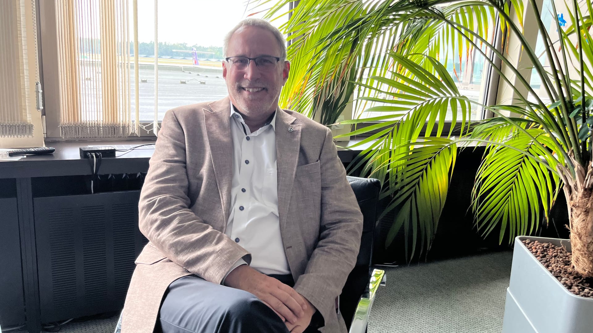 Michael Hupe ist Geschäftsführer des Albrecht-Dürer-Airports in Nürnberg - und appelliert an die Bundesregierung. Michael Hupe ist Geschäftsführer des Albrecht-Dürer-Airports in Nürnberg - und appelliert an die Bundesregierung.