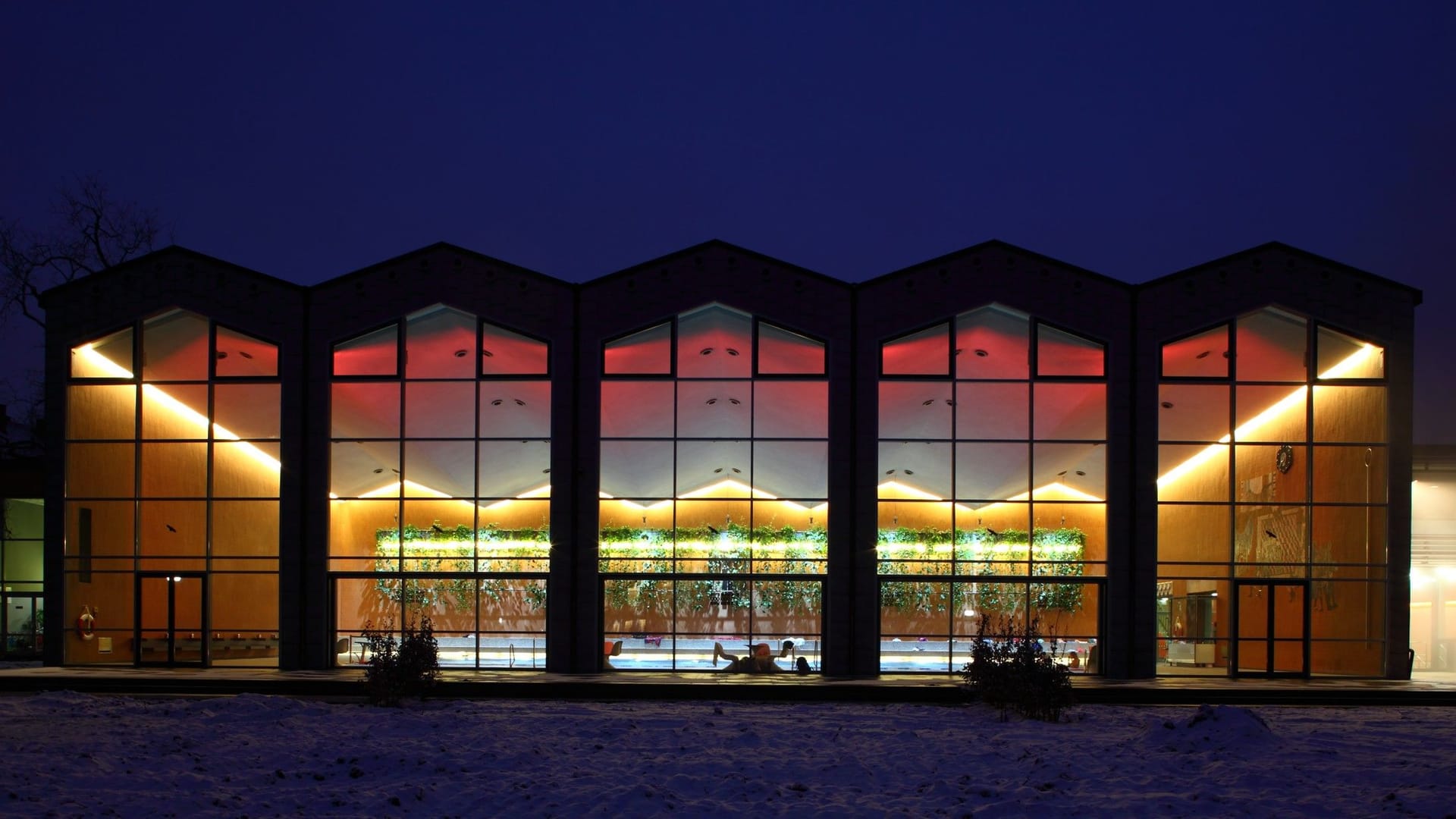 Die Glasfront im Südbad