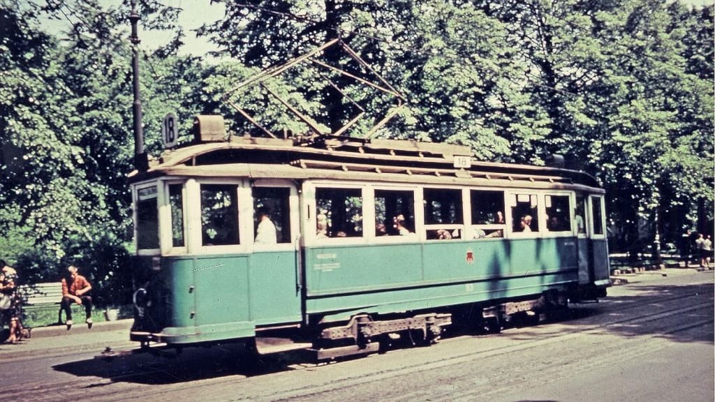Der Zeppelinwagen dreht 1965 in Nürnbergs Partnerstadt Krakau seine Runden (Archivbild): Das Fahrzeug gelangte im Zweiten Weltkrieg nach Polen. Der Zeppelinwagen dreht 1965 in Nürnbergs Partnerstadt Krakau seine Runden (Archivbild): Das Fahrzeug gelangte im Zweiten Weltkrieg nach Polen.