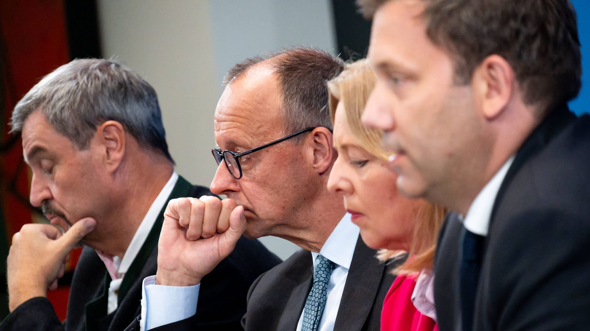 Markus Söder, Friedrich Merz, Bärbel Bas und Lars Klingbeil: Die Politik hat eine entscheidende Aufgabe vernachlässigt, sagt Soziologe Harald Welzer. Markus Söder, Friedrich Merz, Bärbel Bas und Lars Klingbeil: Die Politik hat eine entscheidende Aufgabe vernachlässigt, sagt Soziologe Harald Welzer.