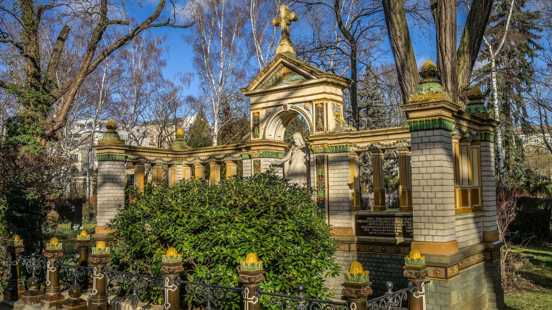 Das Familiengrab von Friedrich Eduard Hoffmann (Archivbild): Der Dorotheenstädtische Friedhof gilt auch als "Prominentenfriedhof". Das Familiengrab von Friedrich Eduard Hoffmann (Archivbild): Der Dorotheenstädtische Friedhof gilt auch als "Prominentenfriedhof".