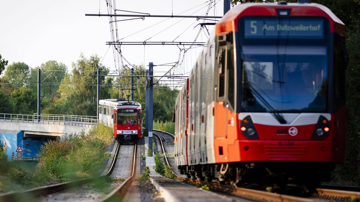 Köln: Kollision von KVB-Bahn und Skoda in Ossendorf – mehrere Verletzte