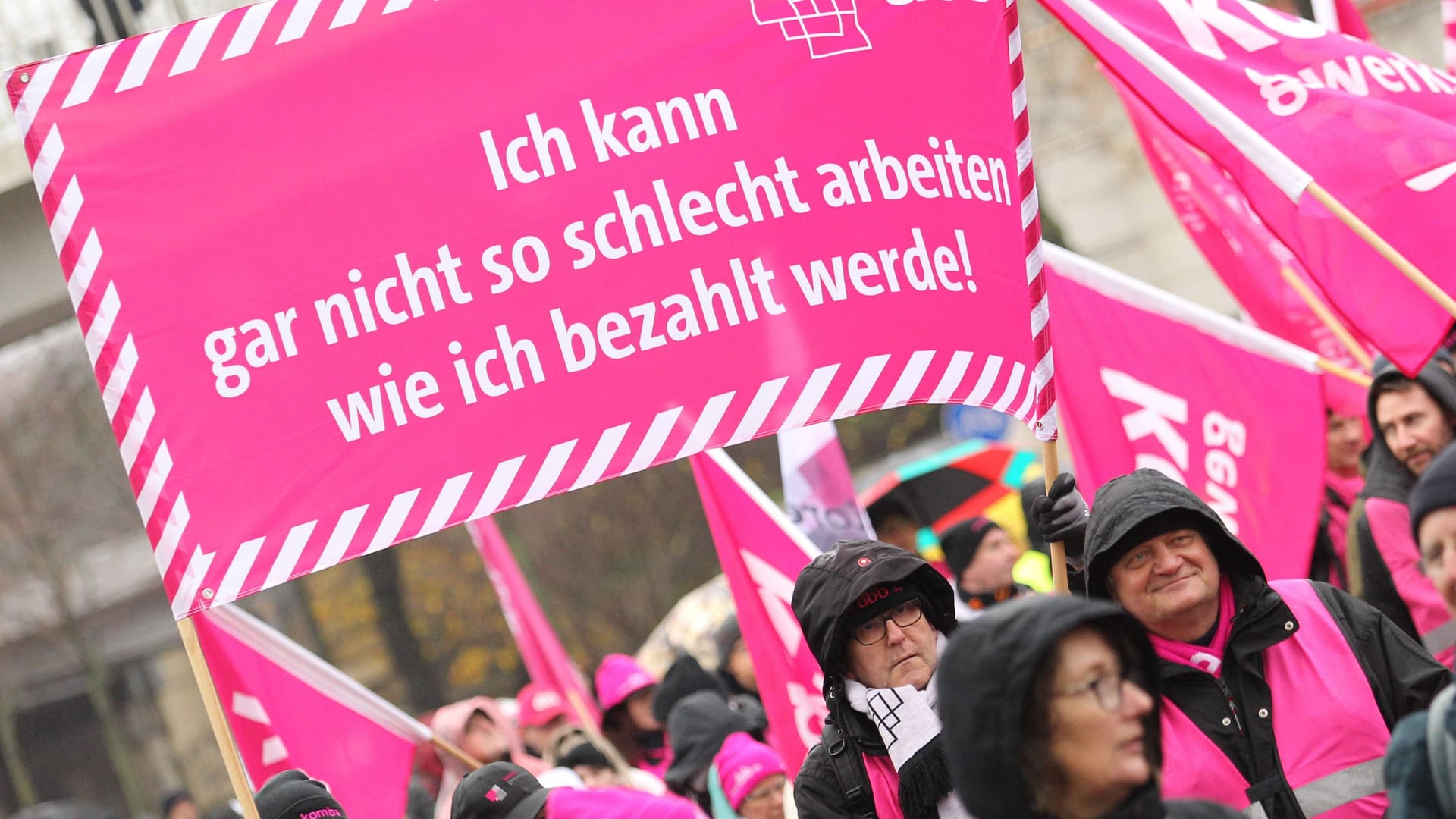 Demonstration des Deutschen Beamtenbundes dbb in Hamburg (Archivbild): Für heute hat die Gewerkschaft zum Streik aufgerufen.