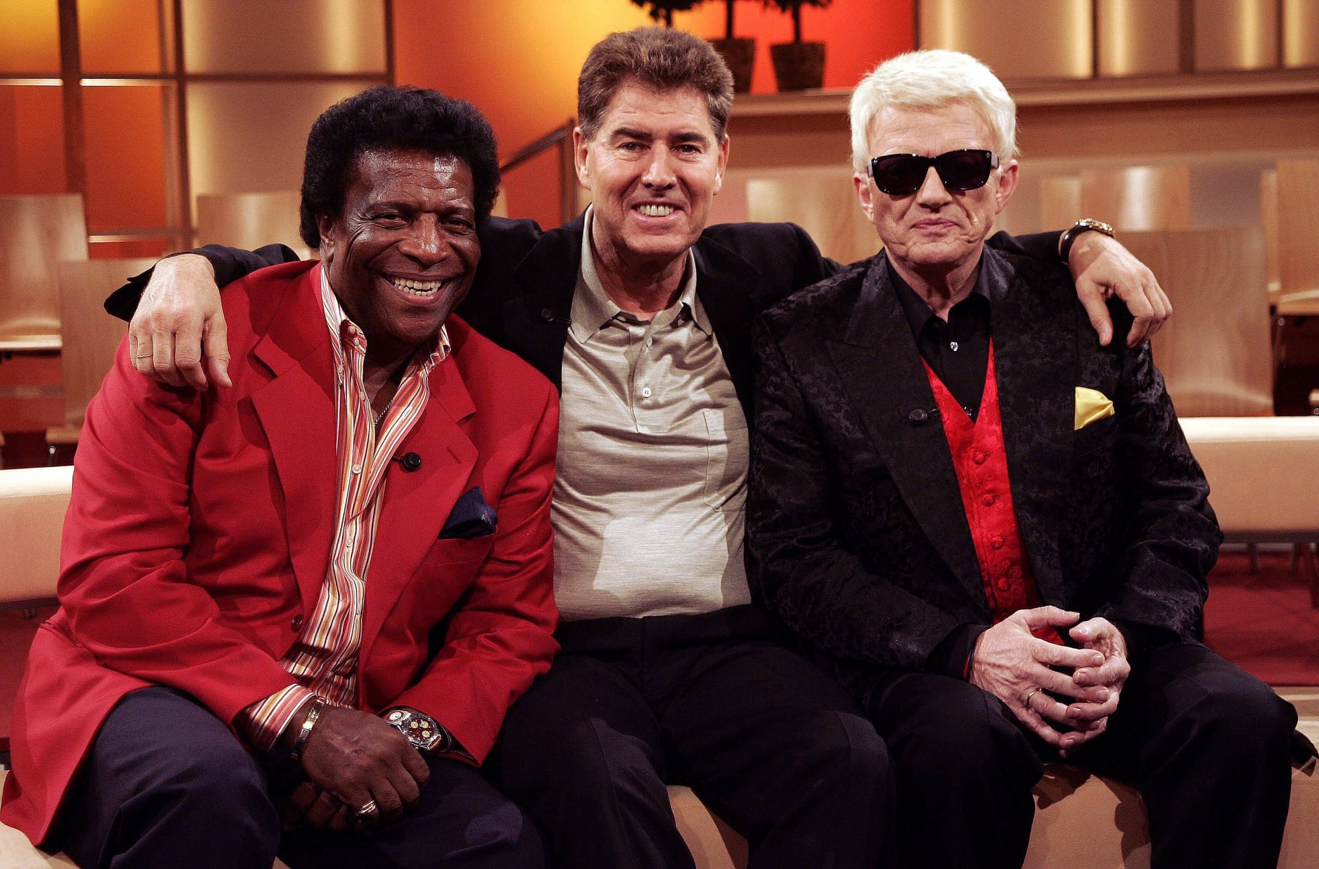 Roberto Blanco, Jack White und Sänger Heino: Der Musikproduzent in der Mitte war für viele Erfolgshits in Deutschland verantwortlich. Roberto Blanco, Jack White und Sänger Heino: Der Musikproduzent in der Mitte war für viele Erfolgshits in Deutschland verantwortlich.