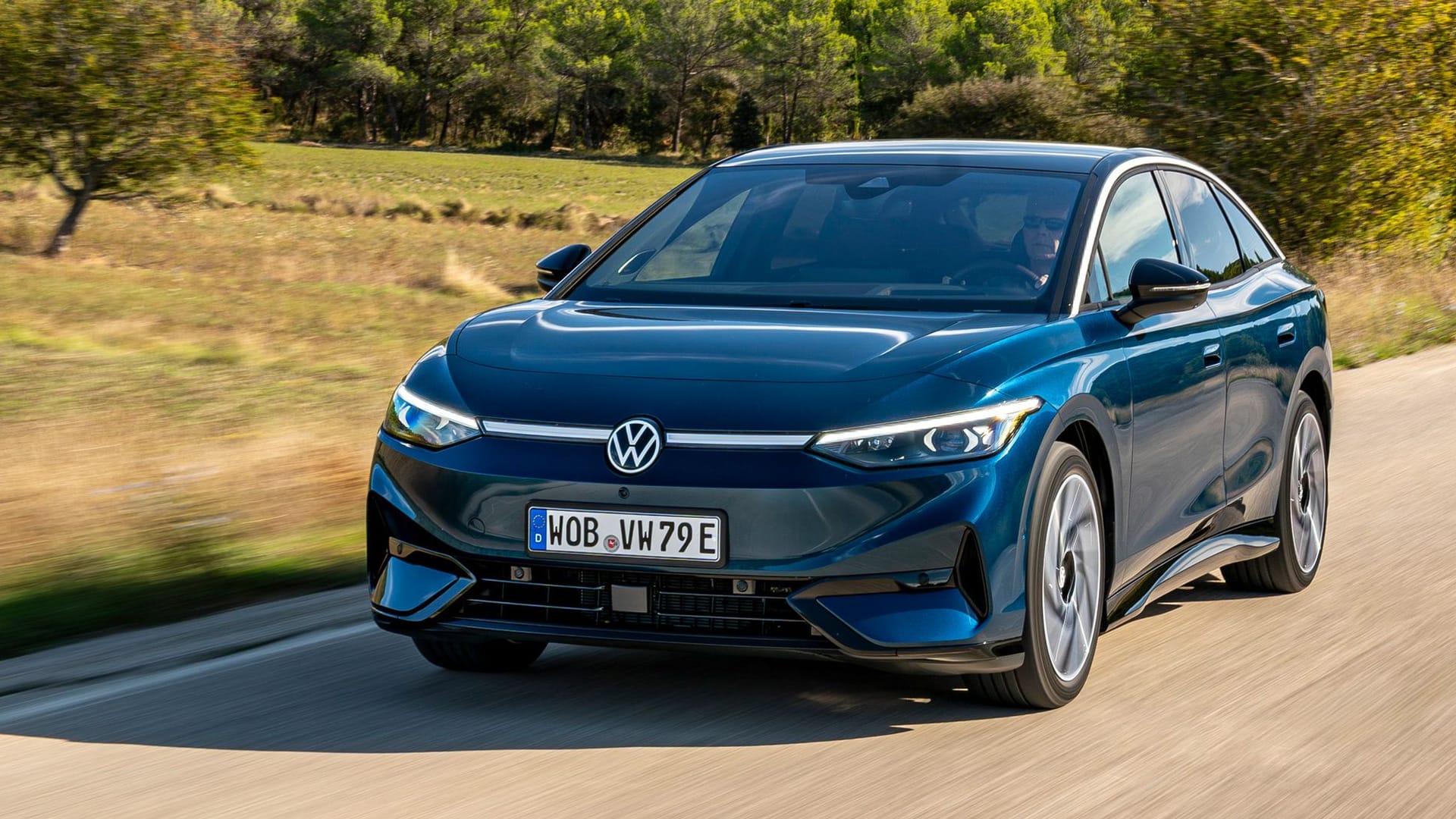 Mittelklasse unter Strom: Die neuen Elektroautos wie der VW ID.7 zeigen, wie vielfältig und leistungsstark E-Mobilität geworden ist.