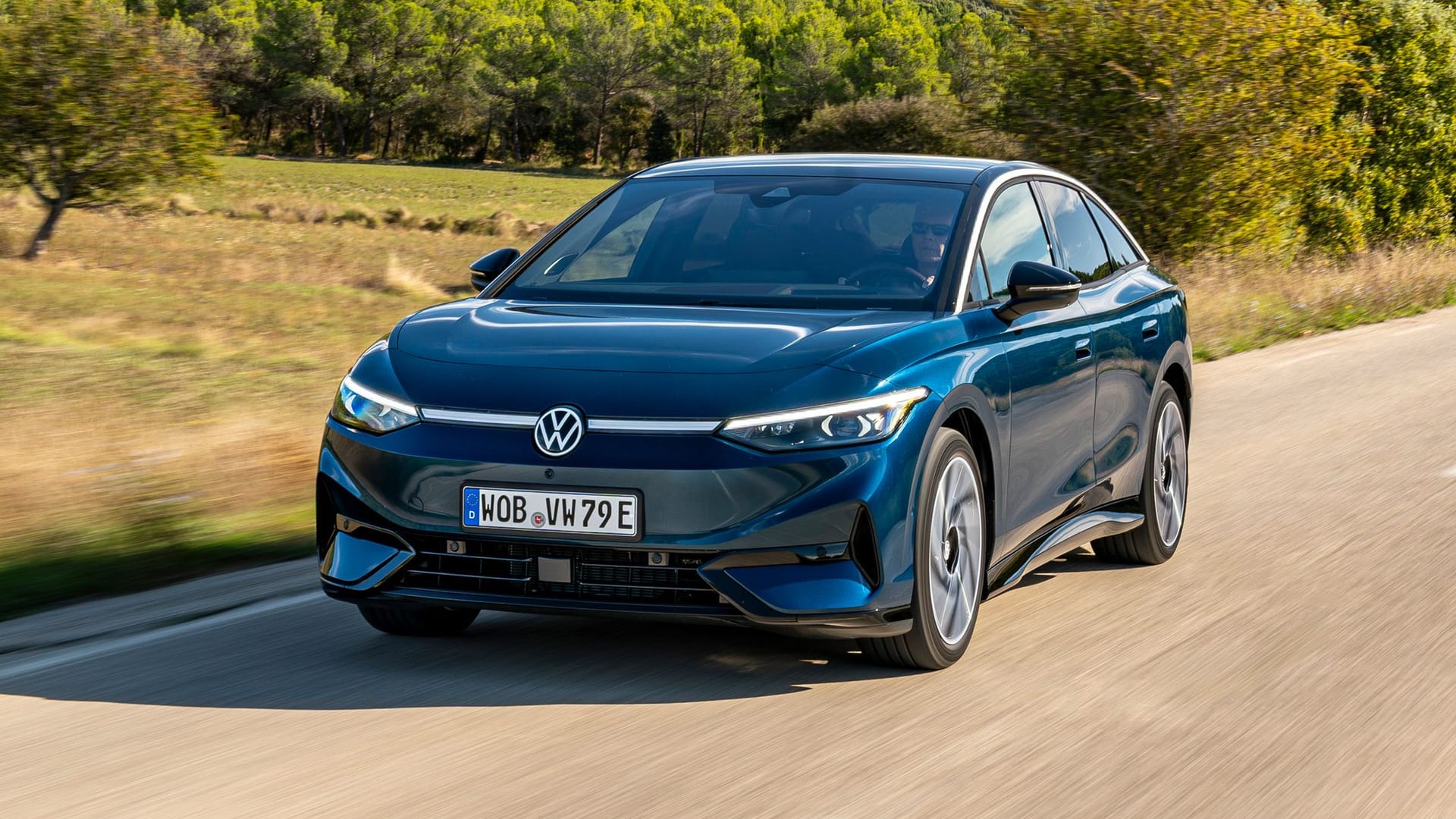 Mittelklasse unter Strom: Die neuen Elektroautos wie der VW ID.7 zeigen, wie vielfältig und leistungsstark die E-Mobilität geworden ist. Mittelklasse unter Strom: Die neuen Elektroautos wie der VW ID.7 zeigen, wie vielfältig und leistungsstark die E-Mobilität geworden ist.