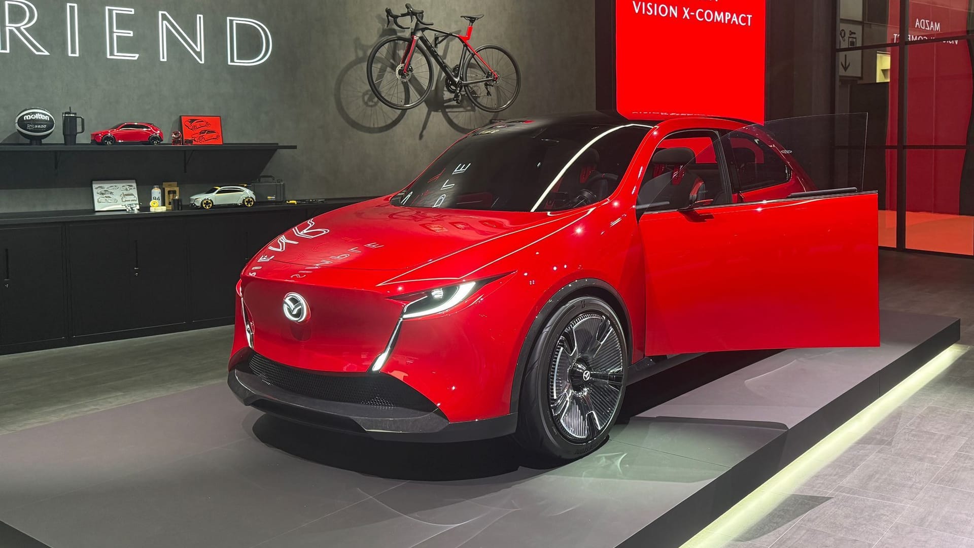 Fünftürer mit niedlicher Optik: der Mazda Vision X-Compact. Fünftürer mit niedlicher Optik: der Mazda Vision X-Compact.