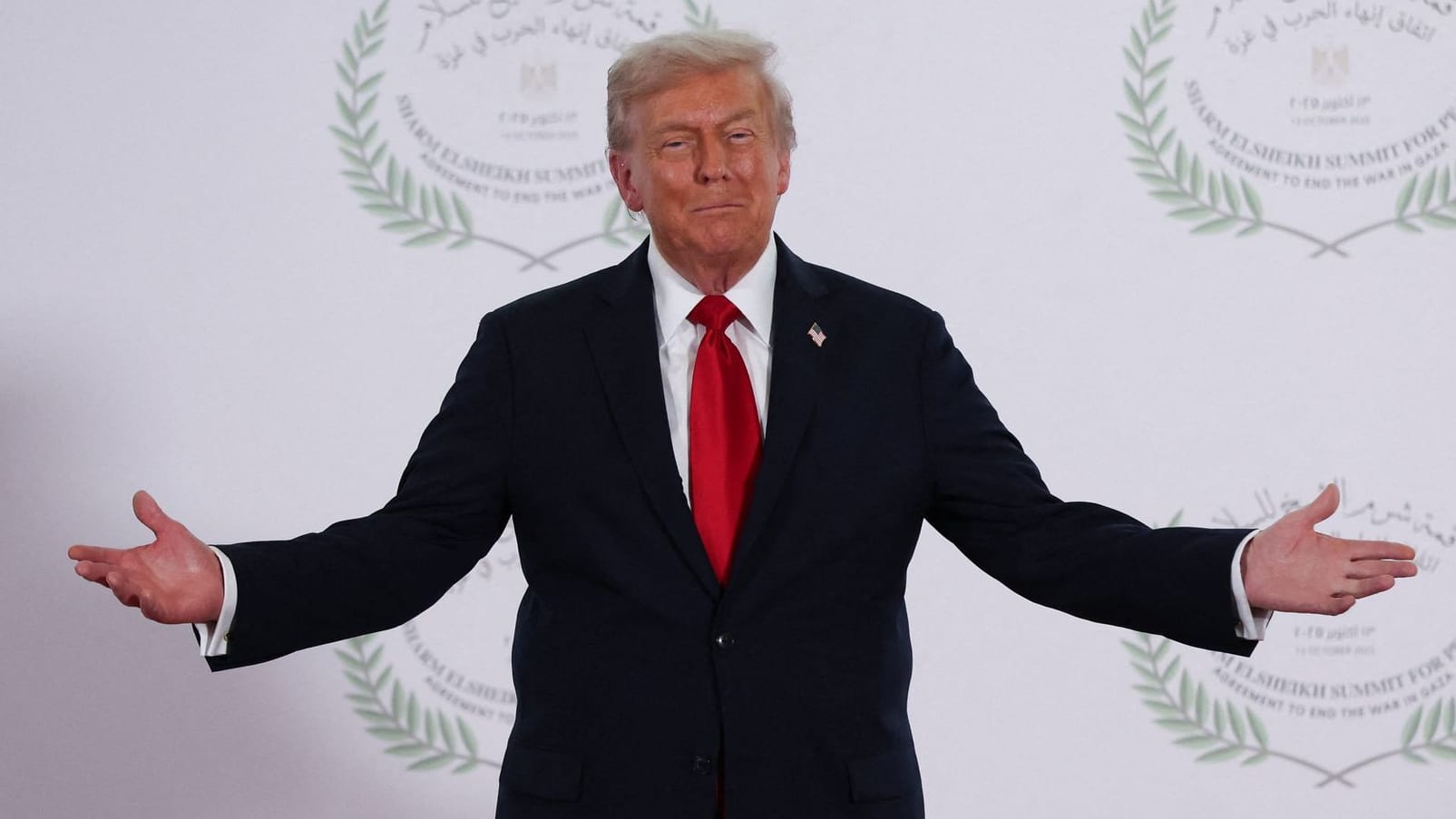 Donald Trump lässt sich in Ägypten für seinen Nahost-Vermittlungserfolg feiern. Donald Trump lässt sich in Ägypten für seinen Nahost-Vermittlungserfolg feiern.