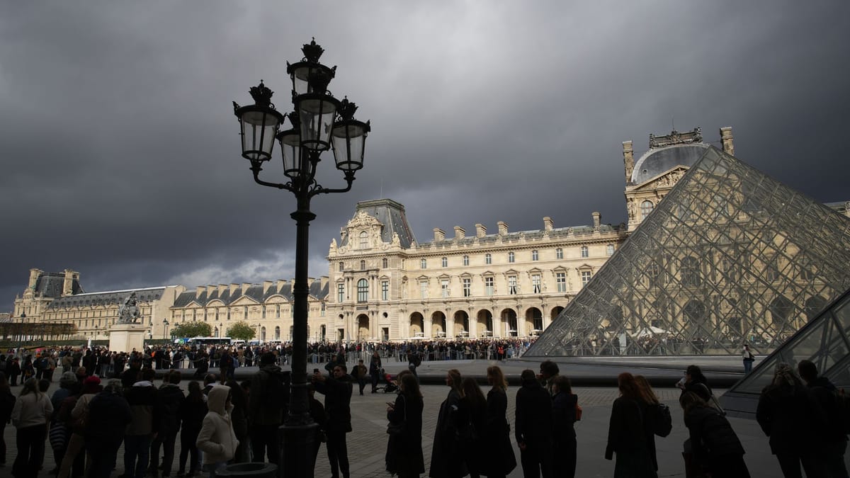 BKA und Interpol fahnden nach gestohlenen Louvre-Juwelen