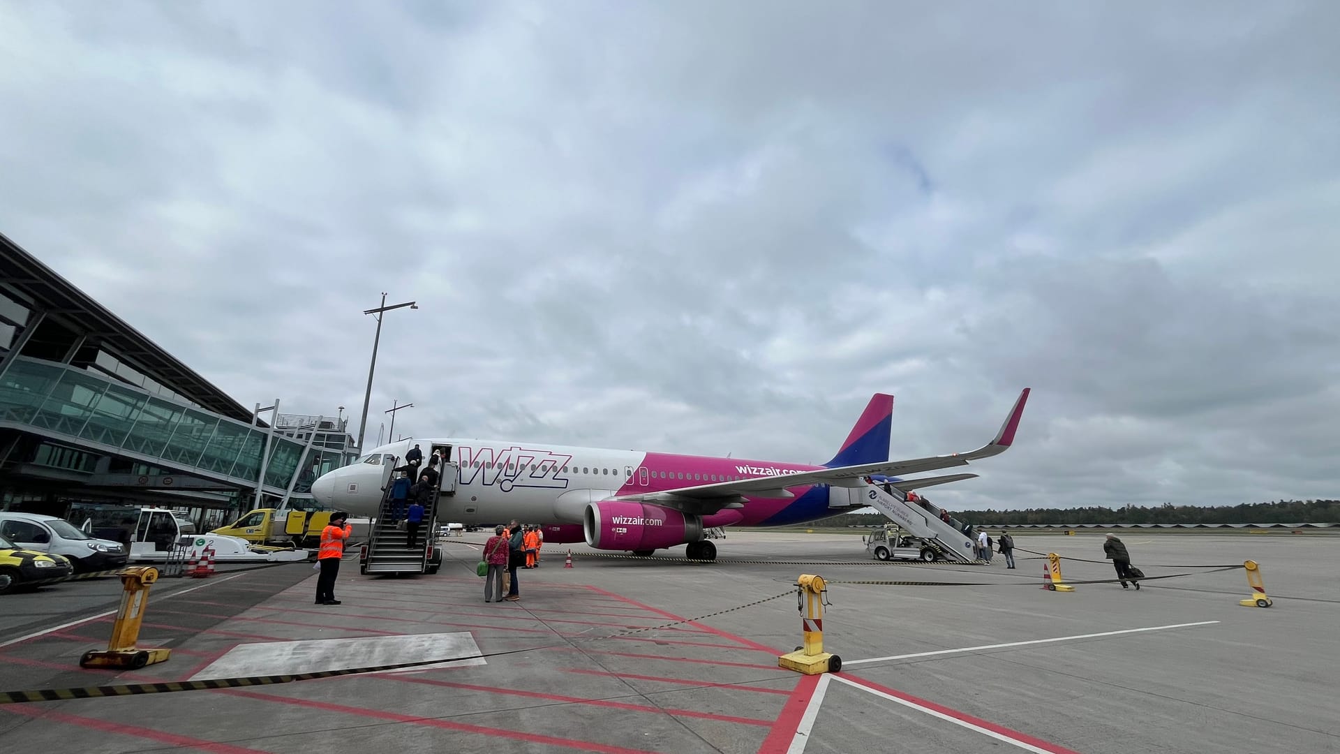 Der Erstflug von Wizzair aus Kronstadt: Die Verbindung ist laut Flughafen-Angaben gut ausgelastet. Der Erstflug von Wizzair aus Kronstadt: Die Verbindung ist laut Flughafen-Angaben gut ausgelastet.