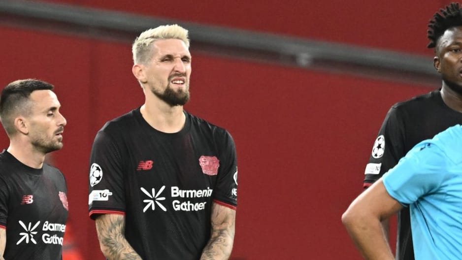 Robert Andrich enttäuscht: Er sah bei der Leverkusen-Pleite die Rote Karte. Robert Andrich enttäuscht: Er sah bei der Leverkusen-Pleite die Rote Karte.