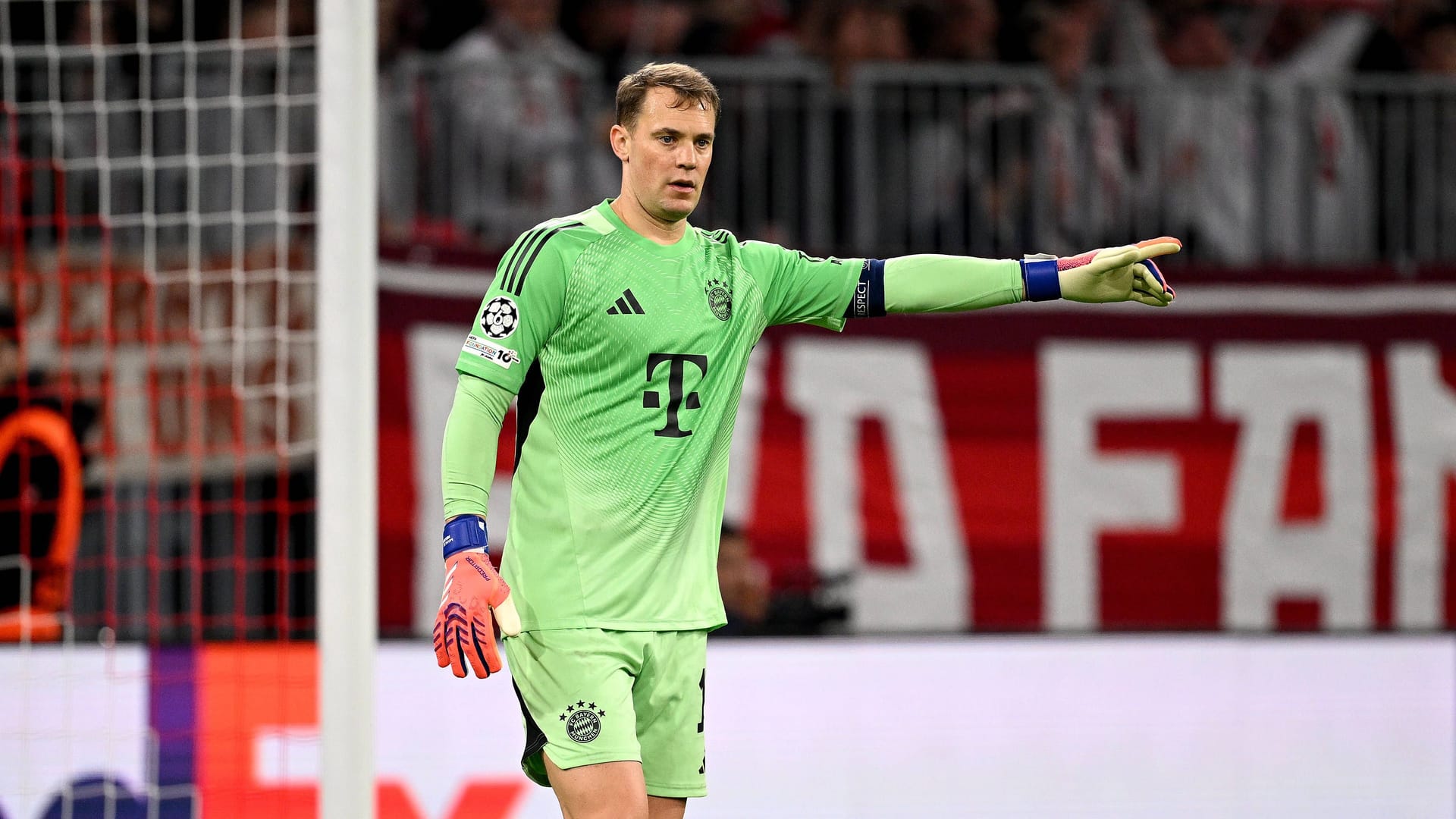 Manuel Neuer: Klärte mehrmals per Kopf vorm eigenen Sechzehner (22. und 64.). Spielte auch ansonsten aufmerksam mit. War da, wenn er gebraucht wurde. Häufig war das nicht der Fall. Spielte zu null. Note 3 Manuel Neuer: Klärte mehrmals per Kopf vorm eigenen Sechzehner (22. und 64.). Spielte auch ansonsten aufmerksam mit. War da, wenn er gebraucht wurde. Häufig war das nicht der Fall. Spielte zu null. Note 3