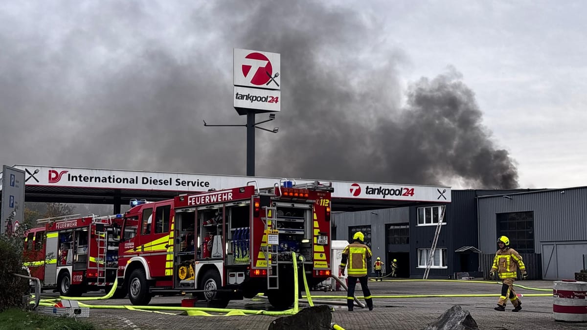 Rauchwolke über Castrop-Rauxel - Explosion gemeldet