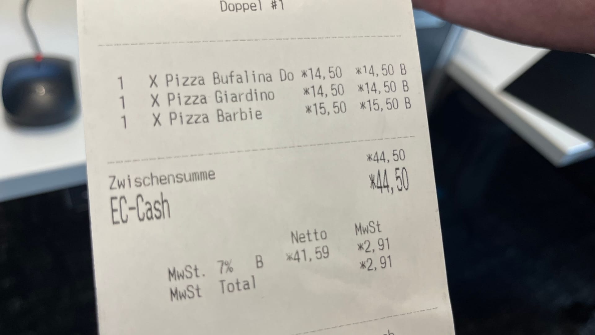 t-online hat die Pizzen in drei Varianten getestet: 44,50 Euro sind dafür ohne Getränke fällig.