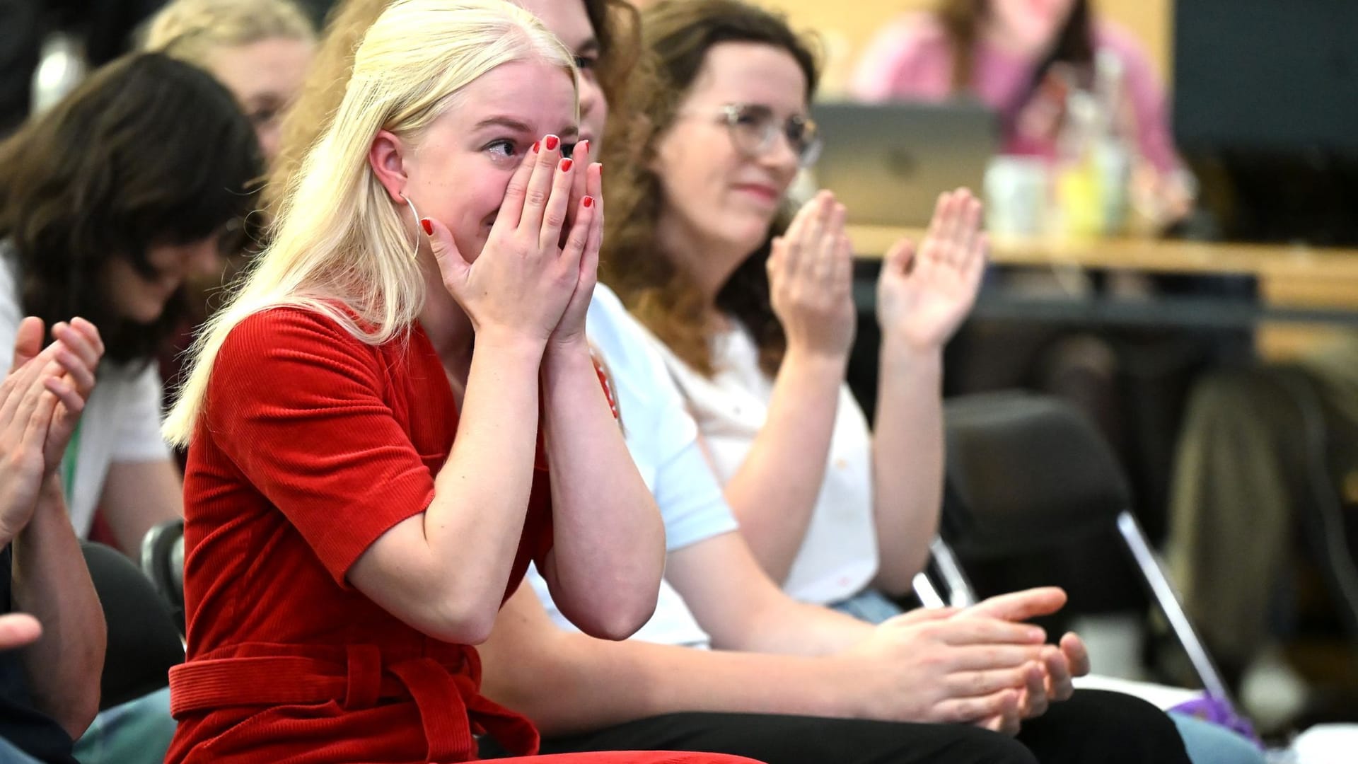 urn:newsml:dpa.com:20090101:251011-911-016322 urn:newsml:dpa.com:20090101:251011-911-016322