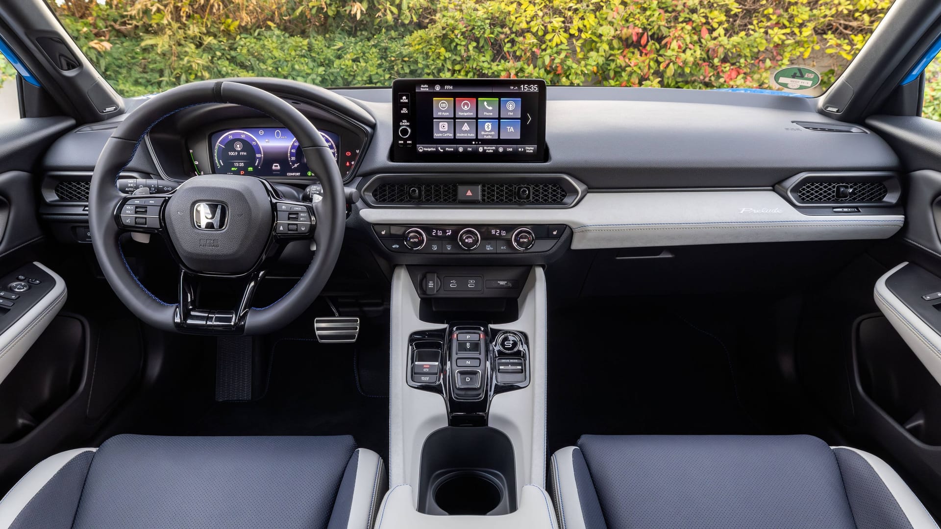 Eher konservativ: Das Cockpit ist klassisch eingerichtet. Eher konservativ: Das Cockpit ist klassisch eingerichtet.