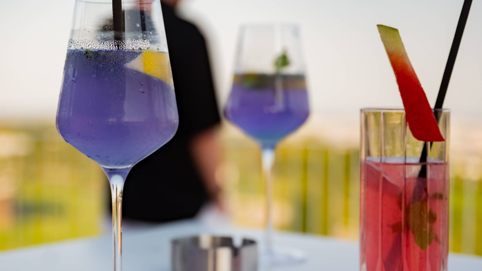 Cocktails stehen auf einem Tisch (Symbolbild): Das „Zest and Spice" in Köln hat die beste Barkarte. Cocktails stehen auf einem Tisch (Symbolbild): Das „Zest and Spice" in Köln hat die beste Barkarte.