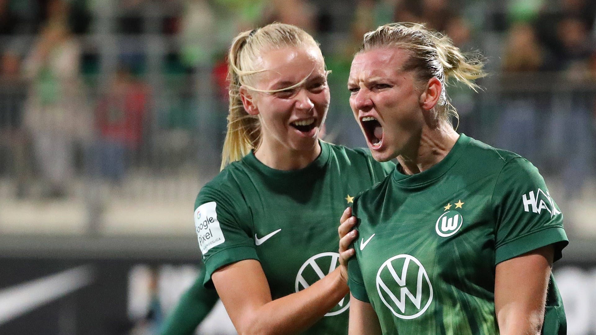 Alexandra Popp (r.) und Ella Paddemors: Trifft die frühere DFB-Torjägerin auch in der "Königsklasse"? Alexandra Popp (r.) und Ella Paddemors: Trifft die frühere DFB-Torjägerin auch in der "Königsklasse"?