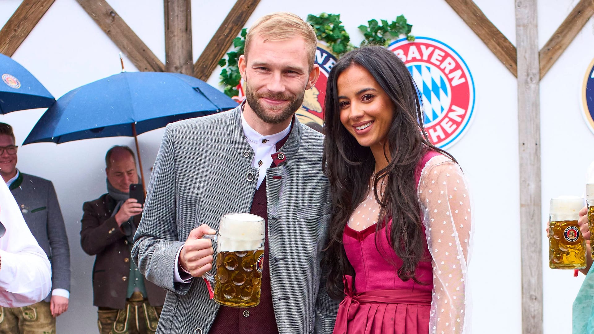 Konrad Laimer mit seiner Frau Ines-Sarah Konrad Laimer mit seiner Frau Ines-Sarah