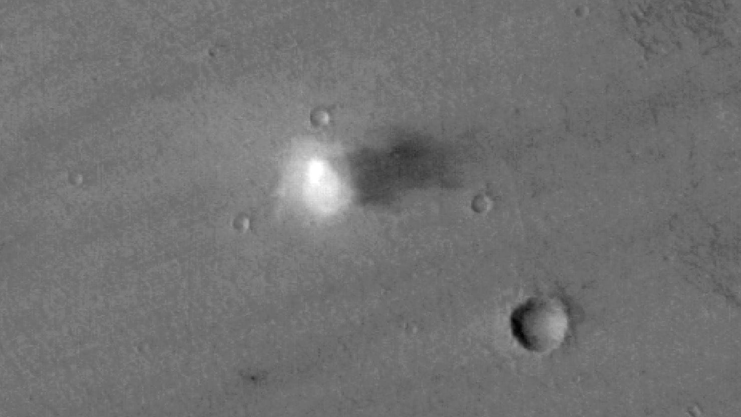 Dieser Staubteufel wurde mit einer Marssonde aufgenommen. Dieser Staubteufel wurde mit einer Marssonde aufgenommen.