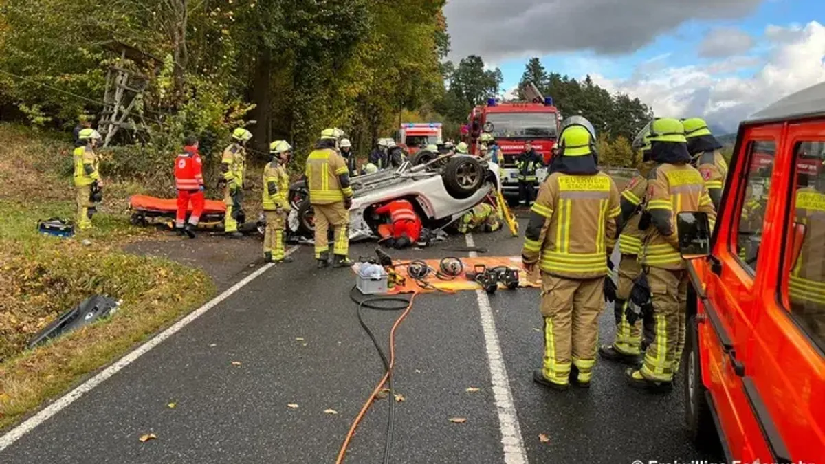 Unfall in Cham: Hochzeitspaar verunglückt in Nissan-Sportwagen