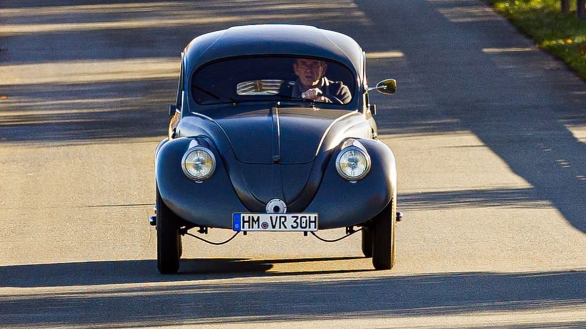 Najstarejši VW Hrošč na svetu, obnovljen v Nemčiji, ponovno vozi