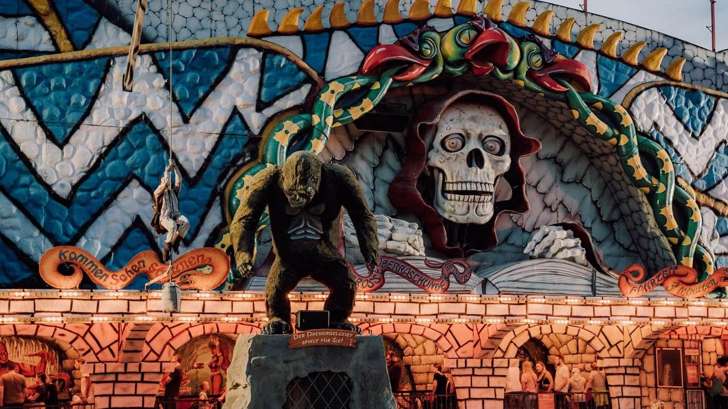 Eine Geisterbahn im Skyline Park: